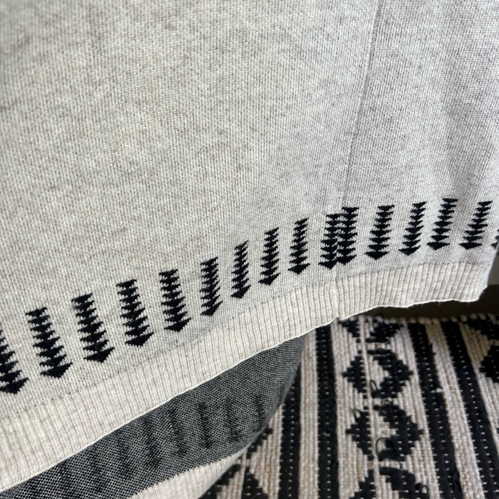 Chasor Cream & Gray Patterned Women's Sweater - Picture 9 of 11